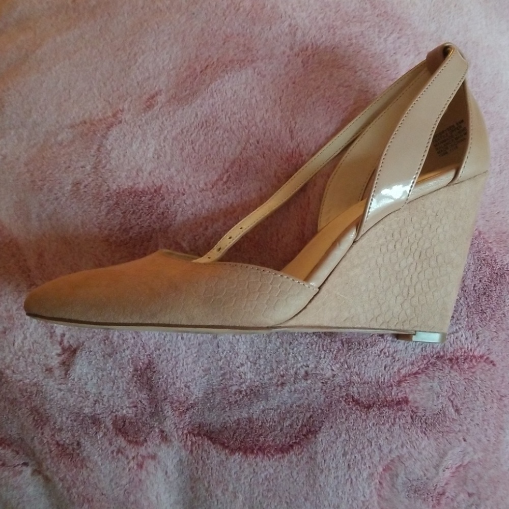 Nude wedge